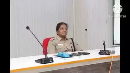 ஈரோடு: எஸ் பி அலுவலகத்தில் பெண் காவல் ஆளுநர்களை ஒருங்கிணைந்து எஸ் பி கலந்துரையாடல்
