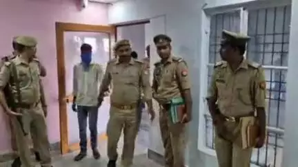 तुलसीपुर: तुलसीपुर पुलिस ने चमरबोझिया से चोरी करने वाले 2 अभियुक्तों को किया गिरफ्तार, बरामद हुईं 2 बाइक, 8 मोबाइल और जेवरात