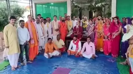 गोटेगांव: श्री राजयोग आश्रम शंकराचार्य बाल लीला धाम बरहटा में गुप्त नवरात्रि पर पटोत्सव कार्यक्रम का आयोजन
