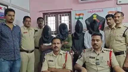మురమళ్ళ లో 9 కేజీల గంజాయి స్వాధీనం, నలుగురు యువకులు అరెస్ట్ వివరాలు వెల్లడించిన సీఐ మోహన్ కుమార్