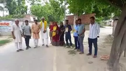 फुलवरिया: फुलवरिया में जनसुराज पार्टी के कार्यकर्ताओं ने की पदयात्रा, घर-घर जाकर पार्टी के विजन बताए