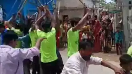 रुन्नी सैदपुर: रुन्नीसैदपुर में मोहर्रम की नवमी पर निकला जुलूस, मुस्लिम समुदाय के लोगों ने लिया भाग