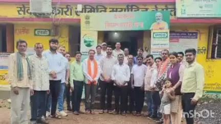 बेमेतरा: बेमेतरा के जिला सहकारी केंद्रीय बैंक द्वारा आयोजित पौधारोपण कार्यक्रम में पार्षदगण शामिल हुए