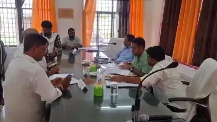डुमरियागंज: डुमरियागंज तहसील में अपर जिलाधिकारी की अध्यक्षता में संपूर्ण समाधान दिवस का आयोजन, 51 मामले आए, 3 का निस्तारण हुआ