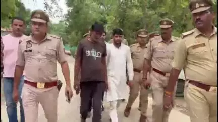 मुज़फ्फरनगर: दुबई से लौटकर मौत का सामान बनाने वाला शाहरुख, दो साथियों समेत गिरफ्तार, 5 बंदूक और 20 तमंचे बरामद