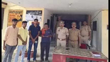 बैरिया: दोकटी पुलिस ने चार अदद मोबाइल बरामद कर गुमशुदगी दर्ज कराने वालों को सौंपे