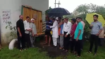 बीना: नई बस्ती हरिराम मंदिर के पार्क में पूर्व मंत्री सुधाकर राव बापट की पुण्यतिथि पर BJP कार्यकर्ताओं ने किया पौधारोपण
