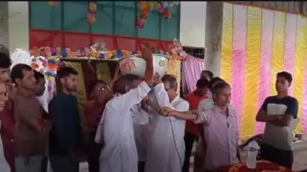 সাগর: ধসপাড়ায় বাবা হরি মন্দির পুজো দিলেন মন্ত্রী