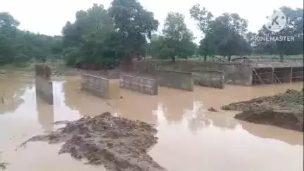 बांधवगढ़: उमरिया जिला मुख्यालय से कछवार पहुंच मार्ग पुल निर्माण बना समस्या समय से नहीं हुआ पूर्ण कई गांव का संपर्क टूटा#Jansamasya