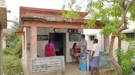 நாமக்கல்: பேருந்து வசதி இல்லாமல் தவிக்கும் கிராம மக்கள்- பொம்மசமுத்திரத்திற்கு வந்து சென்ற பேருந்துகளை இயக்ககோரி கோரிக்கை விடுத்துள்ளனர் #localissue