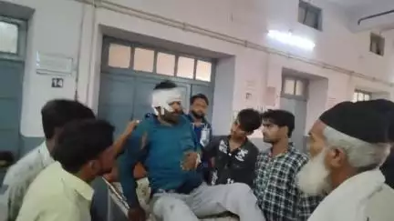 महावन: राया के समीप तेज रफ्तार बाइक के आगे आया आवारा गोवंश, 3 घायल अस्पताल में भर्ती