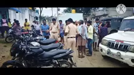 లేపాక్షి మండలం గోపిదేవరపల్లి గ్రామంలో కాటన్ సెర్చ్ నిర్వహించిన పోలీసులు