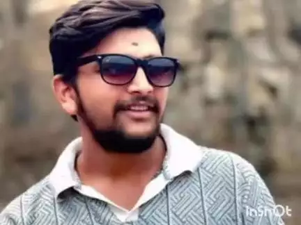 ಹುಮ್ನಾಬಾದ್: ಸಾಲ ತೀರಿಸಲಾಗದೆ ಪಟ್ಟಣದ ಹೊರ ವಲಯದಲ್ಲಿ ನೇಣು ಬಿಗಿದುಕೊಂಡು ಯುವಕ ಆತ್ಮಹತ್ಯೆ