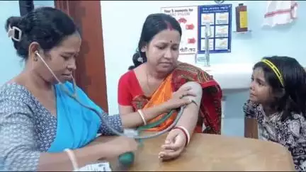 নবদ্বীপ: মালঞ্চপাড়ায় গর্ভবতী মা ও শিশুদের জন্য স্বাস্থ্য পরীক্ষা ও সচেতনতা শিবিরের আয়োজন রামকৃষ্ণ মিশন নবদ্বীপ শাখার