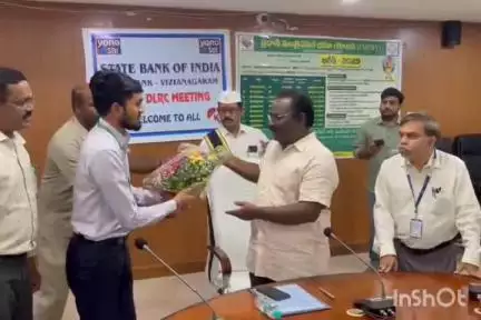 పంటలకు బీమా రక్షణ కల్పించాలి రైతుల అవగాహన పెంచాలి వ్యవసాయం ద్వారానే GDP పెరుగుదల DCC సమావేశంలో కలెక్టర్ బి.ర్ అంబేద్కర్