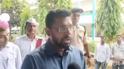 अरवल: समाहरणालय परिसर में मतदाता सहायता केंद्र का ज़िला पदाधिकारी ने किया उद्घाटन