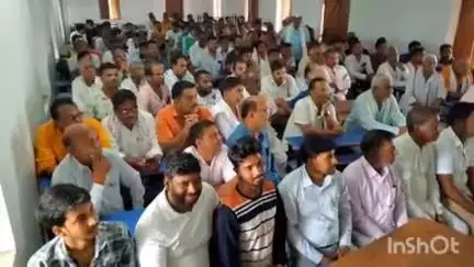 मढ़ौरा: मढ़ौरा हाई स्कूल सभागार में एसडीओ ने जनवितरण दुकानदारों के साथ की बैठक