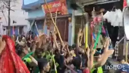 रजौली: महसाई मोहल्ले से मुहर्रम के अवसर पर ताजिया बाजार भ्रमण करते हुए एक दूसरे ताजिया का हुआ मिलन, पुलिस रही मुस्तैद