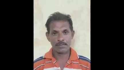 மாதவரம்: மாதவரம் மதுவிலக்கு போலீசார்  வாகன சோதனையில் ஈடுபட்ட போது வெளிநாட்டு மதுபானம்  கடத்தி வந்த ஆட்டோ ஓட்டுனர் கைது செய்யப்பட்டார்.