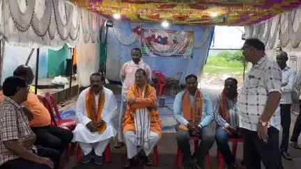 ଅନୁଗୋଳ: ସମଲରେ ହେଉଥିବା ବାହୁଡ଼ା ଯାତ୍ରା ଉପଲକ୍ଷେ ଯୋଗ ଦେଲେ ପାଳଲହଡ଼ା ବିଧାୟକ