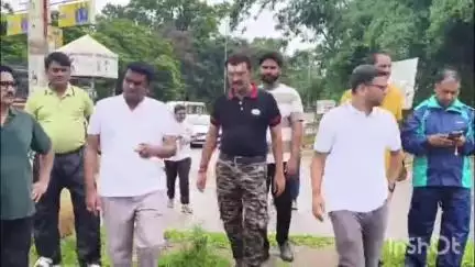 जगदलपुर: कलेक्टर हरिश एस और महापौर ने लालबाग आमागुडा चौक का निरीक्षण किया, निगम आयुक्त को दिए आवश्यक निर्देश