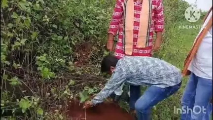 ଧର୍ମଗଡ: ବନ୍ଧକନା ହନୁମାନ ବାଟିକା ଠାରେ ହନୁମାନ ମୂର୍ତି ସ୍ଥାପନ ପାଇଁ ପ୍ରତିଶୃତି ଦେଇ ବୃକ୍ଷ ରୋପଣ କାର୍ଯ୍ୟରେ ସାମିଲ ହେଲେ ଧର୍ମଗଡ ବିଧାୟକ