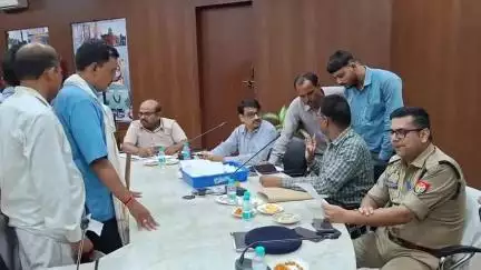गाज़ीपुर: कलेक्ट सभागार में एसडीएम के नेतृत्व में संपूर्ण समाधान दिवस का आयोजन, प्राप्त 44 मामलों में से तीन का हुआ निस्तारण