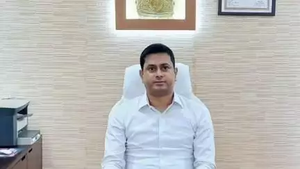 बेतिया: लोक शिकायत मामले में अंचल अधिकारी पर ₹2000 का जुर्माना