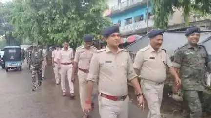 जामताड़ा: मुहर्रम को लेकर SP के निर्देश पर मिहिजाम शहर में पुलिस ने IRB जवानों के साथ किया फ्लैग मार्च