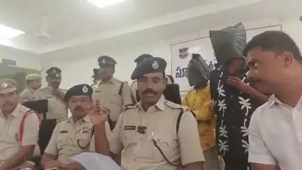 సూర్యాపేట: దొరకుంట గ్రామ శివారులో రూ.2.80 లక్షల విలువైన 10 కేజీల గంజాయి స్వాధీనం, ఇద్దరు నిందితులు అరెస్ట్‌: జిల్లా ఎస్పీ నరసింహ