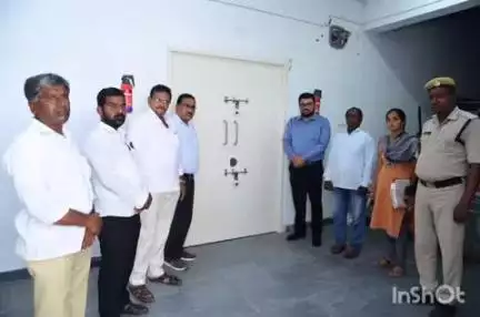 నాగర్ కర్నూల్: ఈవీఎం గోడౌన్‌ల వద్ద భద్రత కట్టుదిట్టంగా ఉండాలి: జిల్లా కలెక్టర్ బదావత్ సంతోష్