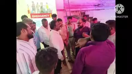 మెదక్: ఏడుపాయల కమాన్ వద్ద రోడ్డు ప్రమాదంలో తీవ్రంగా గాయపడిన మెదక్ టౌన్ ఎస్ఐ విటల్‌ను మెరుగైన వైద్య కోసం హైదరాబాద్‌కు తరలింపు