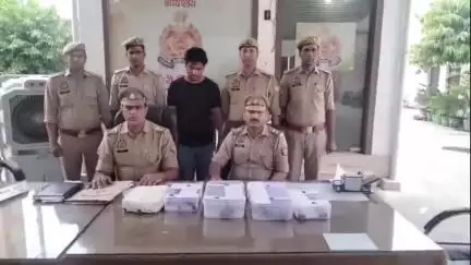 अमरोहा: अमरोहा नगर कोतवाली पुलिस ने गोदाम में हुई चोरी के आरोपी को अवैध असलहे के साथ किया गिरफ्तार, ₹80,000 बरामद