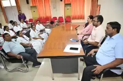 बरेका केंद्रीय चिकित्सालय में आधार बेस बायोमैट्रिक अटेंडेंस, मोबाइल ऐप द्वारा  लगाने हेतु सेमिनार का आयोजन कर कर्मियों को किया गया प्रशिक्षित
आधार बेस बायोमैट्रिक अटेंडेंस ,मोबाइल ऐप के जरिए सुनिश्चित होने से होगी समय की बचत!
#railminindia
