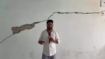 गोड्डा: परसपानी राजकीय होम्योपैथिक मेडिकल कॉलेज का भवन जर्जर, दुर्घटना का खतरा