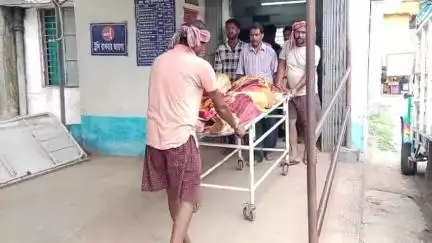 হবিবপুর: সন্তৈল এলাকায় এক যুবকের ঝুলন্ত মৃতদেহ উদ্ধার, ময়না তদন্ত জন্য মর্গে নিয়ে যান পুলিশ