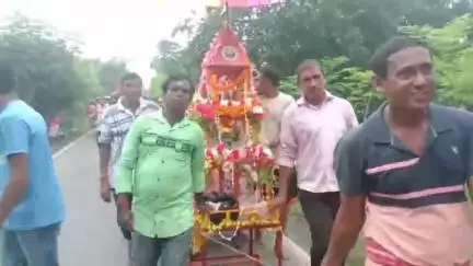 হিঙ্গলগঞ্জ: হাওলিপাড়া এলাকায় ৫২ তম বর্ষের উল্টো রথযাত্রায় দেখা গেল হিন্দু-মুসলমানের সম্প্রীতির মেলবন্ধন