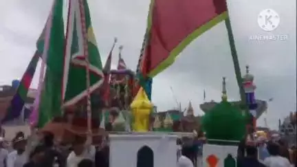 चलकुशा: मोहर्रम के अवसर पर बरकट्ठा पुलिस निरीक्षक और थाना प्रभारी ने जुलूस में लाठी तलवार बाजी का प्रदर्शन किया