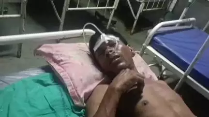 তুফানগঞ্জ ১: পারিবারিক অশান্তির জেরে বিষপান,তুতফার্ম এলাকা থেকে ছাটরাম পুরের ব্যাক্তিকে উদ্ধার করে হাসপাতালে ভর্তি করে  পুলিশ