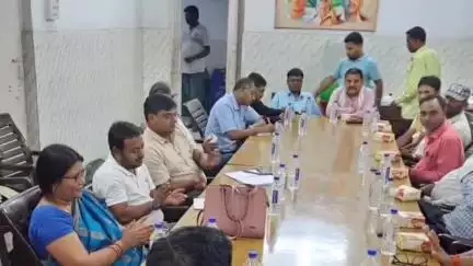 बेरमो: ढोरी में जीएम ने राष्ट्रहित में 9 जुलाई को देशव्यापी हड़ताल में भाग न लेने के लिए एसीसी टीम के साथ की बैठक