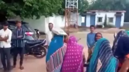 चंदला: बछौन चौकी क्षेत्र: राशन दुकान पर सेल्समैन की दबंगई, हितग्राहियों से मारपीट, मामला थाने पहुंचा