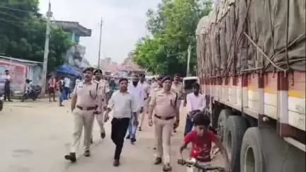 अमरपुर: मोहर्रम पर्व में शांति व्यवस्था बनाए रखने के लिए अमरपुर में पुलिस प्रशासन द्वारा फ्लैग मार्च
