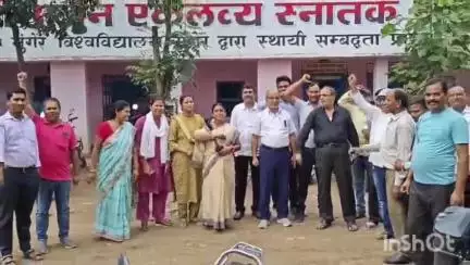 जमुई: सरस्वती अर्जुन एकलव्य स्नातक महाविद्यालय के शिक्षक व शिक्षकेत्तर कर्मचारियों ने किया सांकेतिक हड़ताल