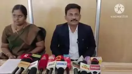கரூர்: 50 லட்சம் பணம் கேட்டு மிரட்டிய விடுதலை சிறுத்தைகள் கட்சி நிர்வாகி மீது நடவடிக்கை வேண்டி கல்வி நிறுவனத் தலைவர் புகார் தேர் வீதி அலுவலகத்தில்