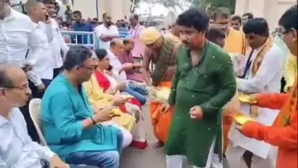 তমলুক: উল্টো রথযাত্রার পূণ্য তিথিতে আজ দিঘায় জগন্নাথ দেবের প্রসাদ বিতরণও শুভেচ্ছা জ্ঞাপন করেন জেলা পরিষদের সভাধিপতি উত্তম বারিক