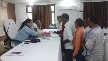 तमकुही राज: तमकुहीराज तहसील में SDM की अध्यक्षता में आयोजित समाधान दिवस, 35 मामलों में से 04 का हुआ निस्तारण