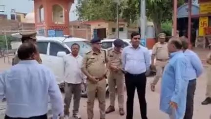 डलमऊ: एडीएम एवं एएसपी ने आगामी त्यौहार के मद्देनज़र डलमऊ के विभिन्न गंगा घाटों का किया निरीक्षण