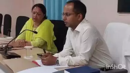 नवादा: समाहरणालय सभाकक्ष में समेकित बाल विकास सेवा योजनाओं की समीक्षात्मक बैठक हुई