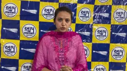 જૂનાગઢ: આપ પાર્ટીના પ્રદેશ મહિલા અધ્યક્ષ રેશ્મા પટેલે  તંત્ર ને શહેરના રોડ રસ્તા સુધારવા માંગ કરી અન્યથા આંદોલનની ચીમકી ઉચ્ચારી