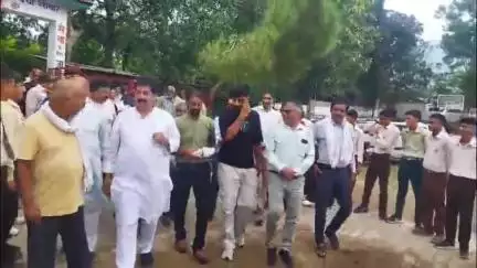 बंगाणा: विधायक विवेक शर्मा ने लठियाणी स्कूल में 72 हजार की छात्रवृत्ति बांटी